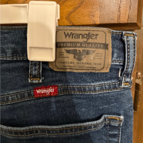 Wrangler Slim Straight Jeans - Picture 2 of 5